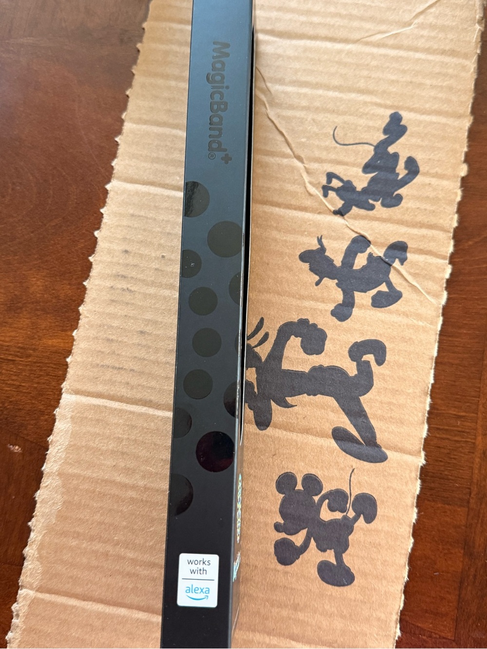 Magic Theme Park MagicBand+ Black Packaging with White Text - Picture 3 of 4